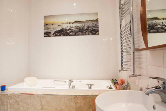 Bed and Breakfast Arvalee Retreat With Outdoor Hottub Omagh Esterno foto